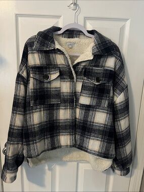 Wanderlust Navy and Cream Plaid Sherpa-Lined Jacket